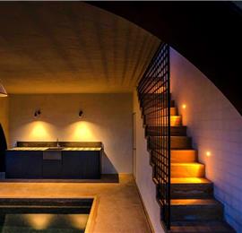 4 bedroom villa with pool near Noto, sleeps 8